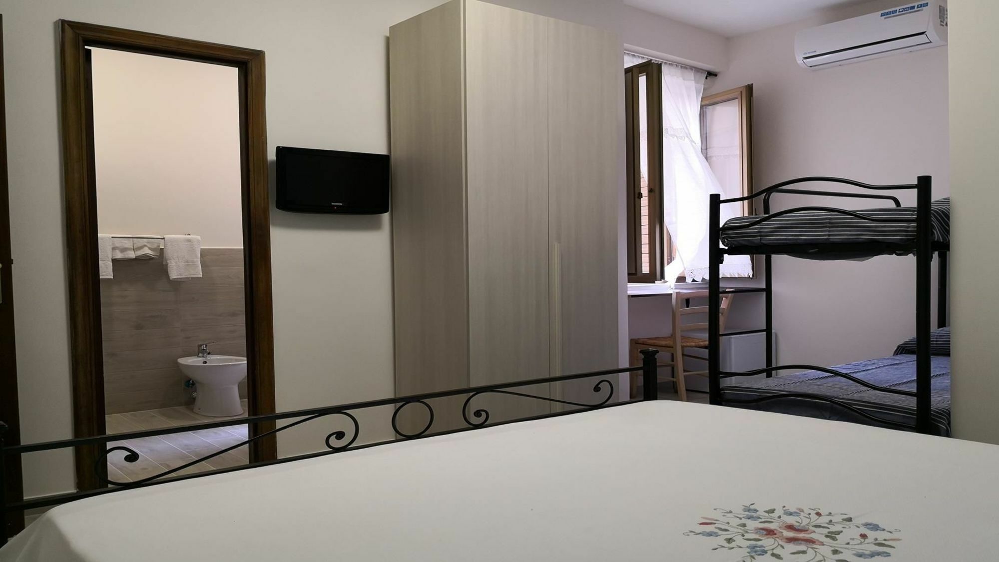 Bed and Breakfast Fenesta Vascia Neapel Exterior foto