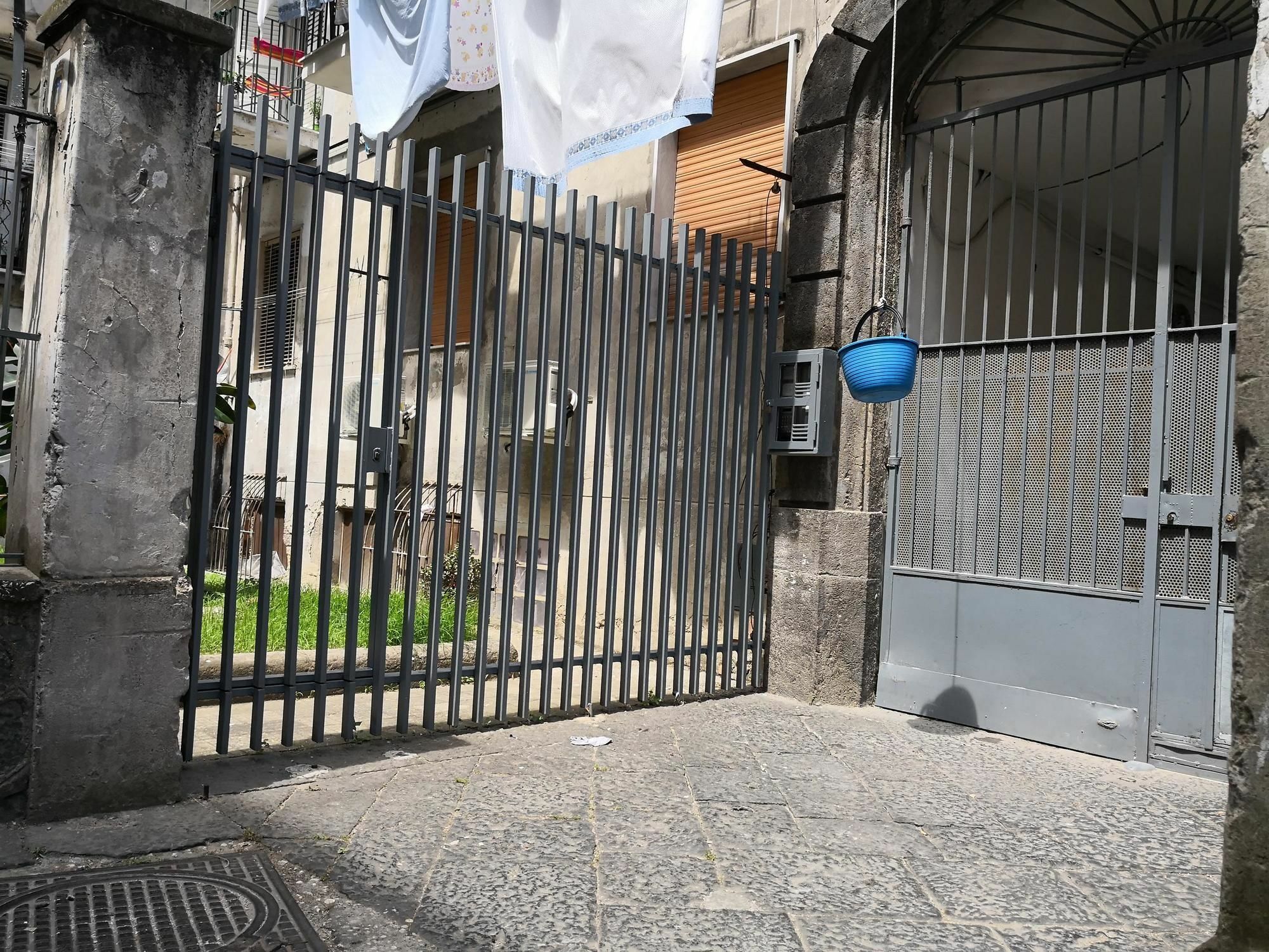 Bed and Breakfast Fenesta Vascia Neapel Exterior foto