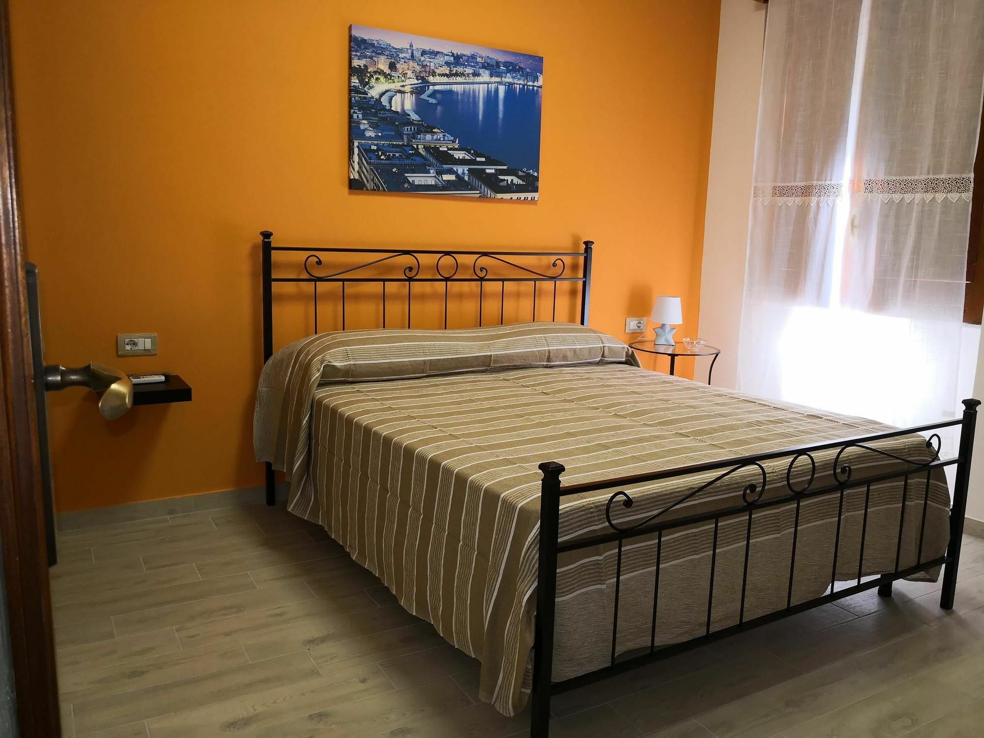 Bed and Breakfast Fenesta Vascia Neapel Exterior foto