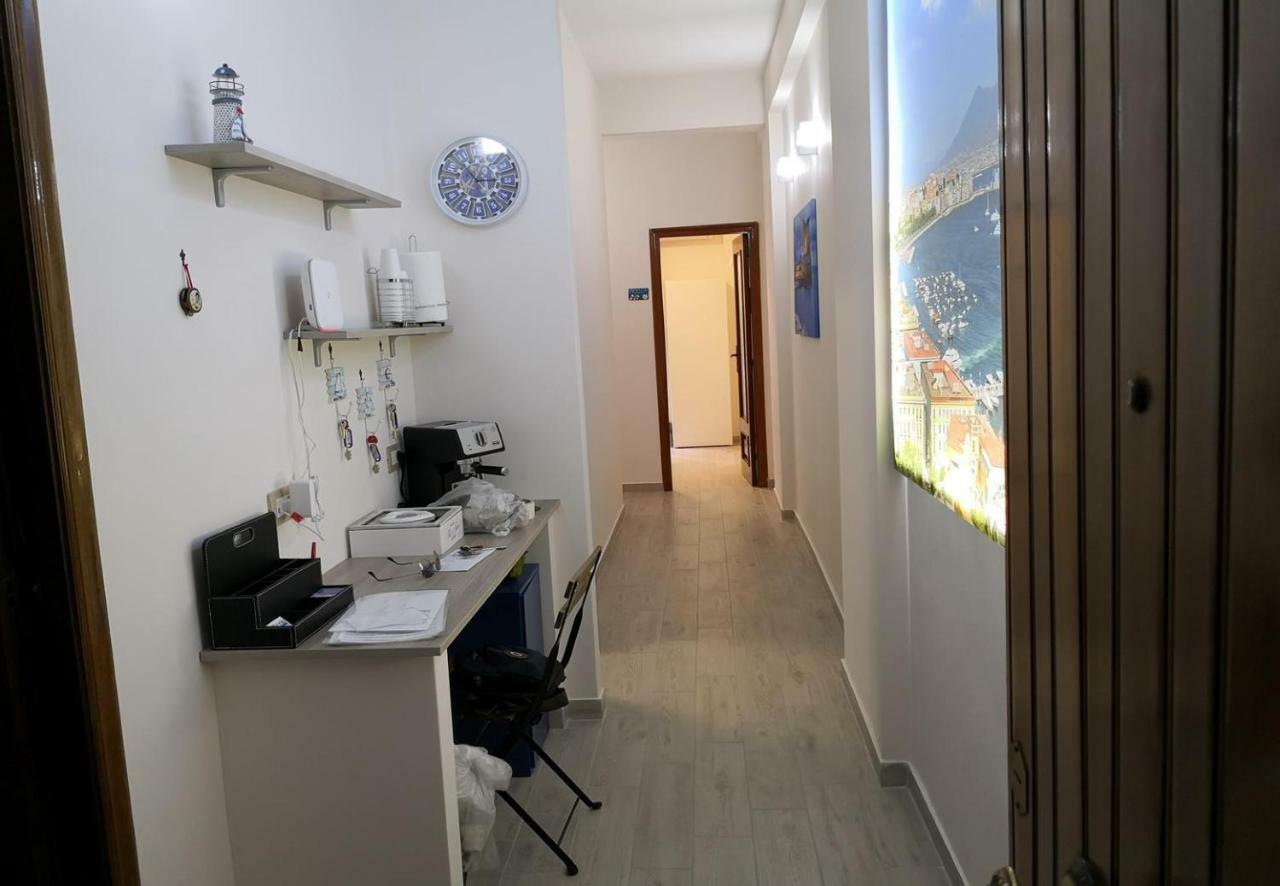 Bed and Breakfast Fenesta Vascia Neapel Exterior foto