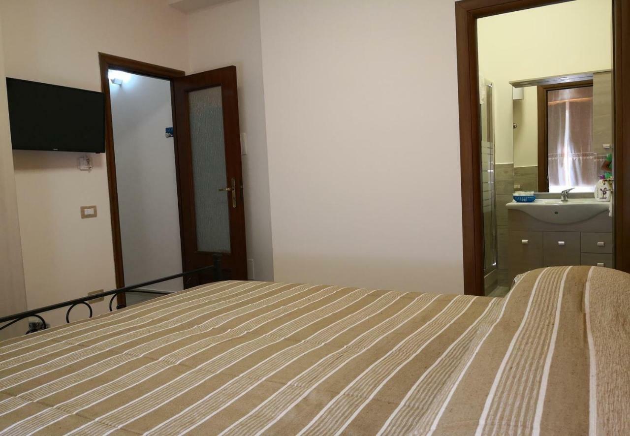 Bed and Breakfast Fenesta Vascia Neapel Exterior foto